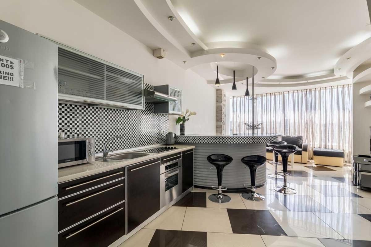 Cozy Apartment In Most City Center Dnipro Esterno foto