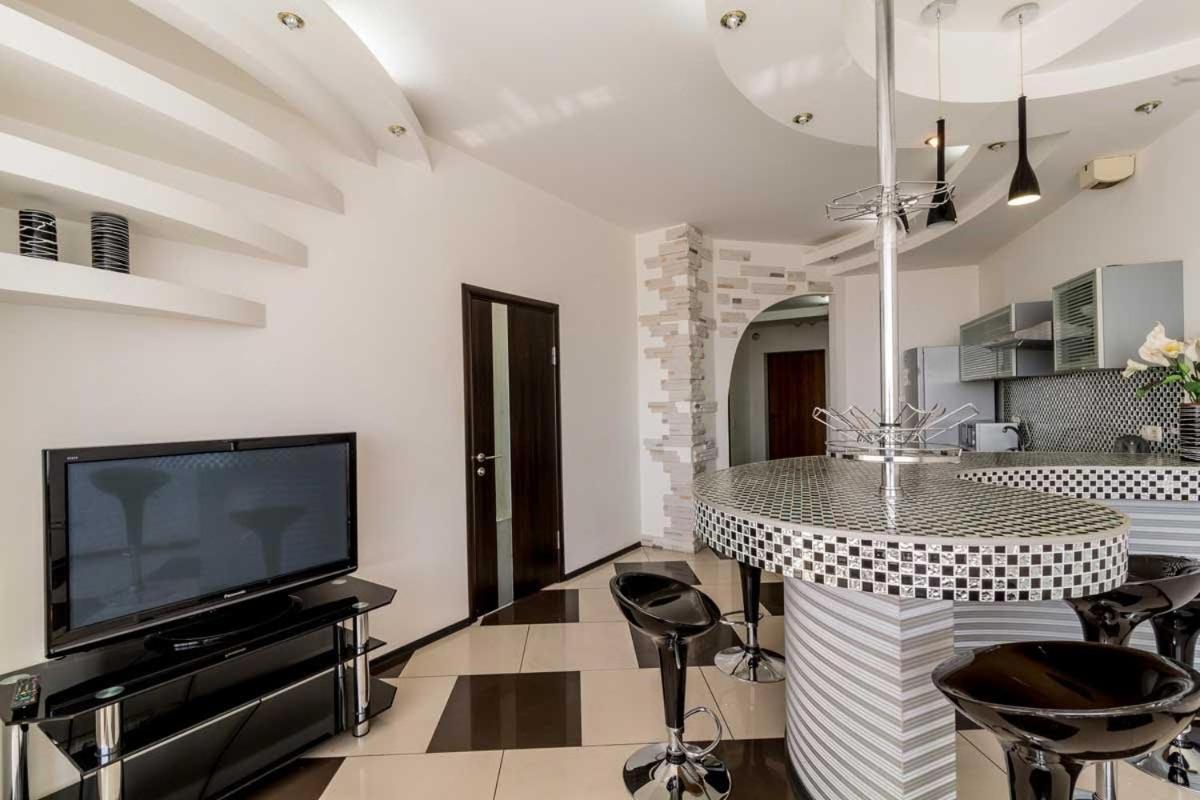 Cozy Apartment In Most City Center Dnipro Esterno foto